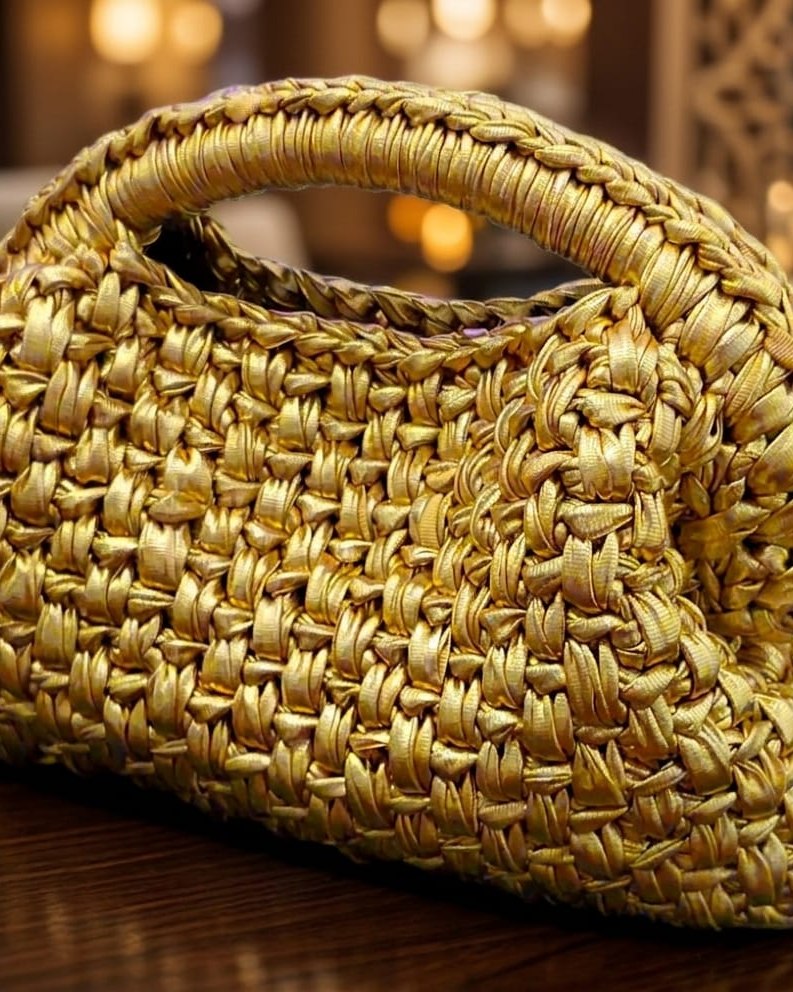 Sac en crochet doré en fil métallisé, fait main QOFFA